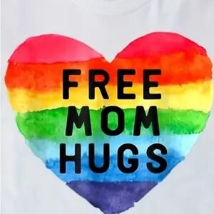 Novelty Rainbow Love  Heart 'Free Mom Hugs' T-Shirt  Size XL